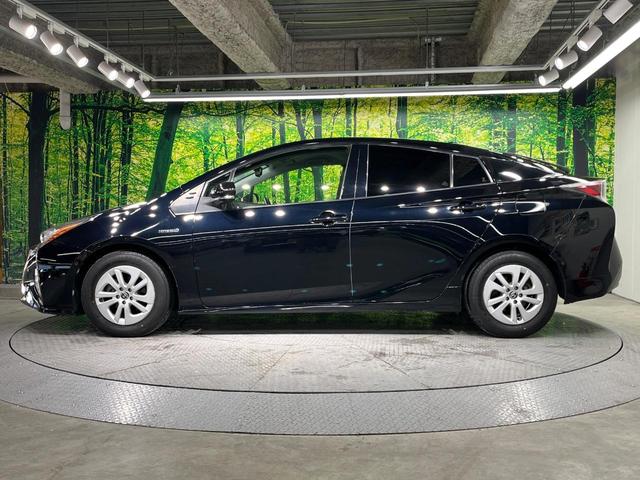 プリウス Ｓセーフティプラス　純正ＳＤナビ　バックカメラ　衝突被害軽減システム　レーダークルーズ　禁煙車　コーナーセンサー　スマートキー　ＬＥＤヘッド　フルセグ　Ｂｌｕｅｔｏｏｔｈ　ビルトインＥＴＣ　オートライト（25枚目）