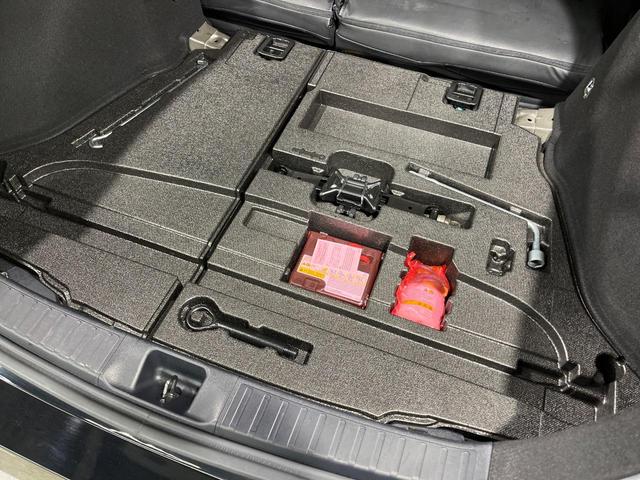 プリウス Ｓセーフティプラス　純正ＳＤナビ　バックカメラ　衝突被害軽減システム　レーダークルーズ　禁煙車　コーナーセンサー　スマートキー　ＬＥＤヘッド　フルセグ　Ｂｌｕｅｔｏｏｔｈ　ビルトインＥＴＣ　オートライト（39枚目）