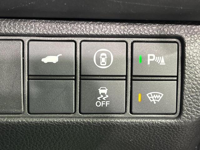 ヴェゼル ｅ：ＨＥＶ　Ｚ　バックカメラ　衝突被害軽減システム　禁煙車　電動リアゲート　ハーフレザーシート　コーナーセンサー　スマートキー　ＬＥＤヘッド　ＥＴＣ２．０　純正１８インチアルミ　オートハイビーム　車線逸脱警報（6枚目）