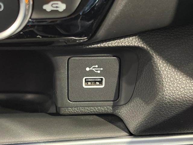 ヴェゼル ｅ：ＨＥＶ　Ｚ　バックカメラ　衝突被害軽減システム　禁煙車　電動リアゲート　ハーフレザーシート　コーナーセンサー　スマートキー　ＬＥＤヘッド　ＥＴＣ２．０　純正１８インチアルミ　オートハイビーム　車線逸脱警報（40枚目）