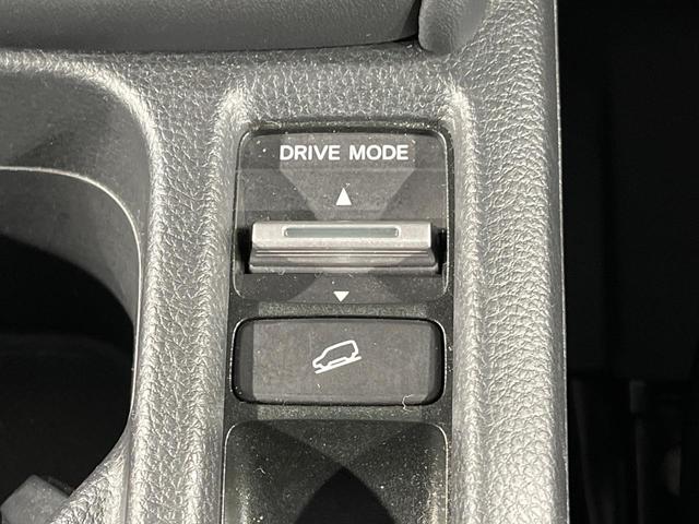 ヴェゼル ｅ：ＨＥＶ　Ｚ　バックカメラ　衝突被害軽減システム　禁煙車　電動リアゲート　ハーフレザーシート　コーナーセンサー　スマートキー　ＬＥＤヘッド　ＥＴＣ２．０　純正１８インチアルミ　オートハイビーム　車線逸脱警報（45枚目）