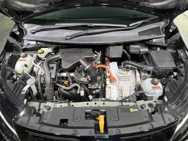 オーラ Ｇ　メーカー９インチナビ　全周囲カメラ　衝突被害軽減システム　禁煙車　ドラレコ　コーナーセンサー　スマートキー　ＬＥＤヘッド　ＥＴＣ２．０　純正１７インチアルミ　オートライト　Ｂｌｕｅｔｏｏｔｈ（18枚目）