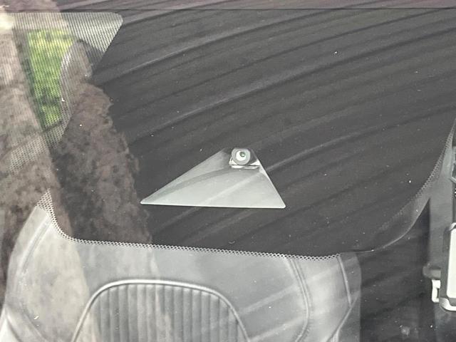 オーラ Ｇ　レザーエディション　メーカー９インチナビ　全周囲カメラ　衝突被害軽減システム　禁煙車　ハーフレザーシート　ドラレコ　コーナーセンサー　スマートキー　ＬＥＤヘッド　ＥＴＣ２．０　純正１７インチアルミ　オートライト（3枚目）