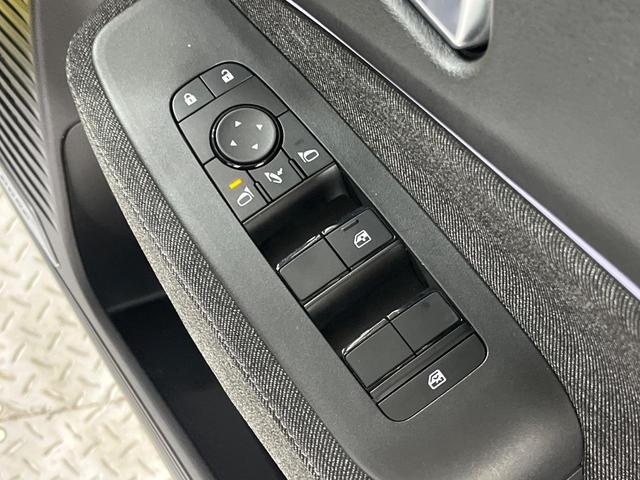 オーラ Ｇ　レザーエディション　メーカー９インチナビ　全周囲カメラ　衝突被害軽減システム　禁煙車　ハーフレザーシート　ドラレコ　コーナーセンサー　スマートキー　ＬＥＤヘッド　ＥＴＣ２．０　純正１７インチアルミ　オートライト（31枚目）