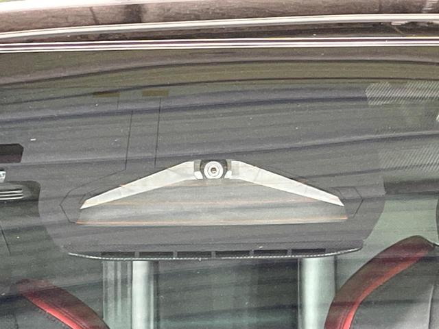 プリウス Ｚ　パノラマルーフ　全周囲カメラ　衝突被害軽減システム　レーダークルーズ　禁煙車　ハーフレザーシート　前席シートエアコン　パワーシート　コーナーセンサー　スマートキー　ＬＥＤヘッド　ＥＴＣ２．０（5枚目）