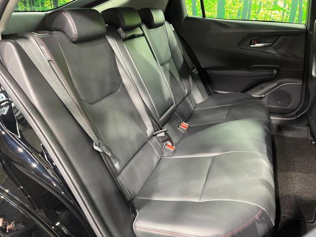 プリウス Ｚ　パノラマルーフ　全周囲カメラ　衝突被害軽減システム　レーダークルーズ　禁煙車　ハーフレザーシート　前席シートエアコン　パワーシート　コーナーセンサー　スマートキー　ＬＥＤヘッド　ＥＴＣ２．０（9枚目）