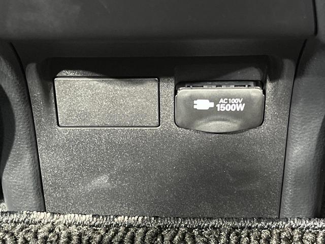 プリウス Ｚ　パノラマルーフ　全周囲カメラ　衝突被害軽減システム　レーダークルーズ　禁煙車　ハーフレザーシート　前席シートエアコン　パワーシート　コーナーセンサー　スマートキー　ＬＥＤヘッド　ＥＴＣ２．０（34枚目）