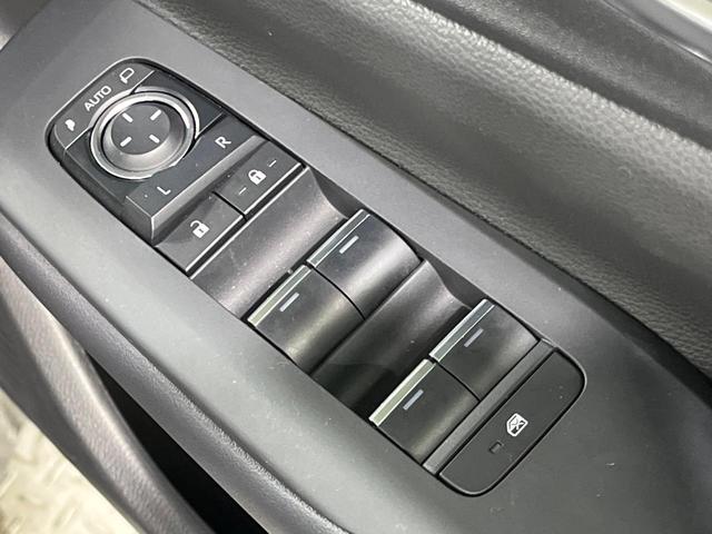 プリウス Ｚ　パノラマルーフ　全周囲カメラ　衝突被害軽減システム　レーダークルーズ　禁煙車　ハーフレザーシート　前席シートエアコン　パワーシート　コーナーセンサー　スマートキー　ＬＥＤヘッド　ＥＴＣ２．０（35枚目）