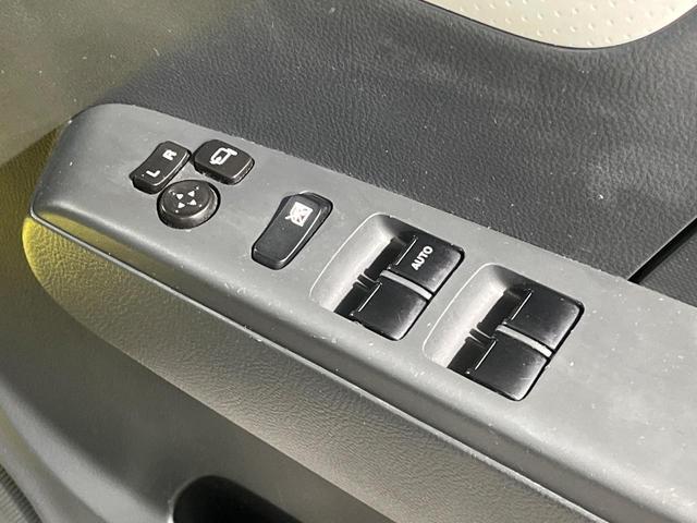 �y�d���i�[�~���[�z�T�C�h�~���[�͓d���i�[���ƂȂ��Ă���A�������ԏ�ł��L�Y�������X�N��}�����܂��B