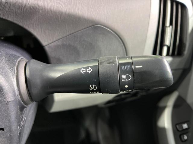 プリウス Ｓツーリングセレクション　ＳＤナビ　バックカメラ　禁煙車　コーナーセンサー　スマートキー　ＨＩＤヘッド　ビルトインＥＴＣ　オートライト　オートエアコン　Ｂｌｕｅｔｏｏｔｈ　ＣＤ（7枚目）