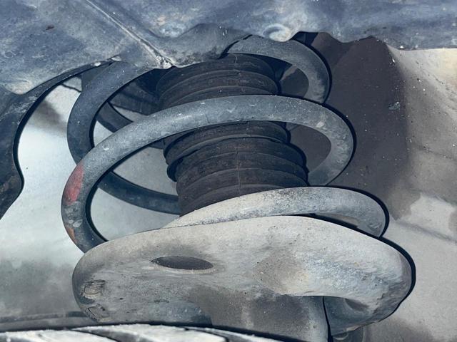 プリウス Ｓツーリングセレクション　ＳＤナビ　バックカメラ　禁煙車　コーナーセンサー　スマートキー　ＨＩＤヘッド　ビルトインＥＴＣ　オートライト　オートエアコン　Ｂｌｕｅｔｏｏｔｈ　ＣＤ（20枚目）