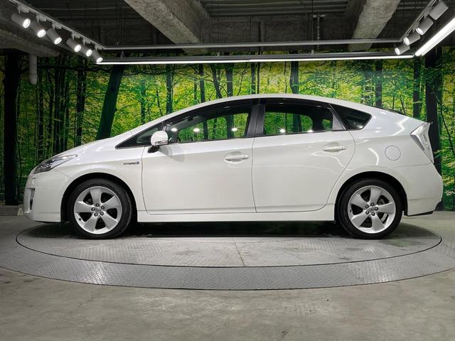 プリウス Ｓツーリングセレクション　ＳＤナビ　バックカメラ　禁煙車　コーナーセンサー　スマートキー　ＨＩＤヘッド　ビルトインＥＴＣ　オートライト　オートエアコン　Ｂｌｕｅｔｏｏｔｈ　ＣＤ（26枚目）