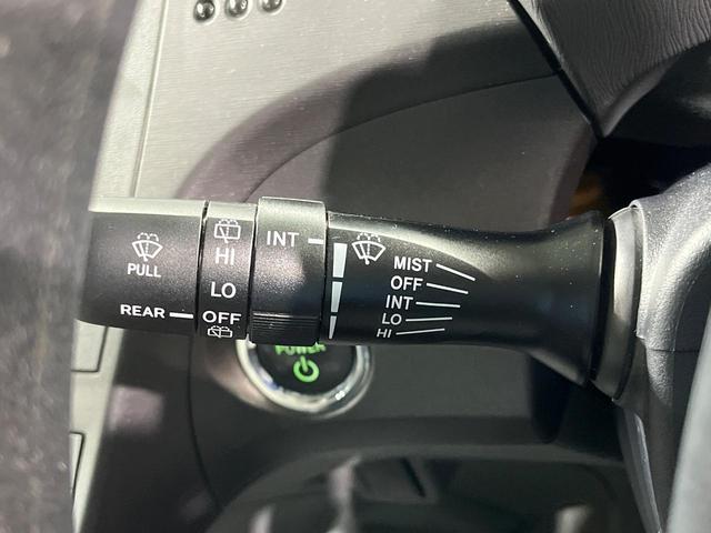 プリウス Ｓツーリングセレクション　ＳＤナビ　バックカメラ　禁煙車　コーナーセンサー　スマートキー　ＨＩＤヘッド　ビルトインＥＴＣ　オートライト　オートエアコン　Ｂｌｕｅｔｏｏｔｈ　ＣＤ（40枚目）