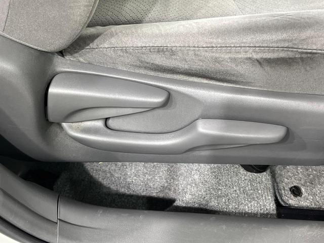 プリウス Ｓツーリングセレクション　ＳＤナビ　バックカメラ　禁煙車　コーナーセンサー　スマートキー　ＨＩＤヘッド　ビルトインＥＴＣ　オートライト　オートエアコン　Ｂｌｕｅｔｏｏｔｈ　ＣＤ（44枚目）