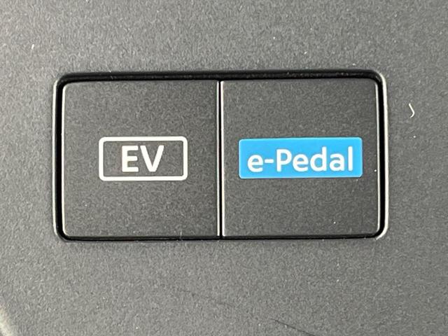 セレナ ｅ－パワー　ハイウェイスターＶ　９０周年記念車　両側電動ドア　純正１２インチナビ　後席モニター　全周囲カメラ　衝突軽減　レーダークルーズ　禁煙車　コーナーセンサー　スマートキー　ＬＥＤヘッド　ＥＴＣ２．０　純正１６インチアルミ　オートハイビーム（52枚目）