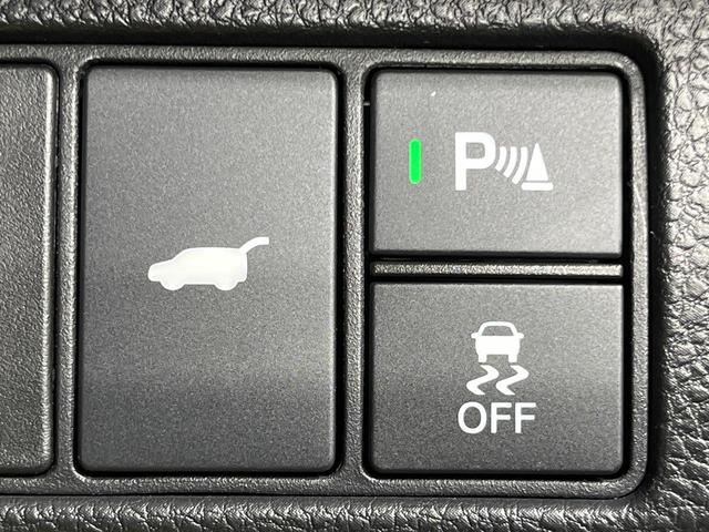 ヴェゼル ｅ：ＨＥＶ　Ｚ　純正９型ナビ　バックカメラ　衝突被害軽減システム　禁煙車　電動リアゲート　ハーフレザーシート　コーナーセンサー　スマートキー　ＥＴＣ２．０　純正１７インチアルミ　オートハイビーム　車線逸脱警報（6枚目）