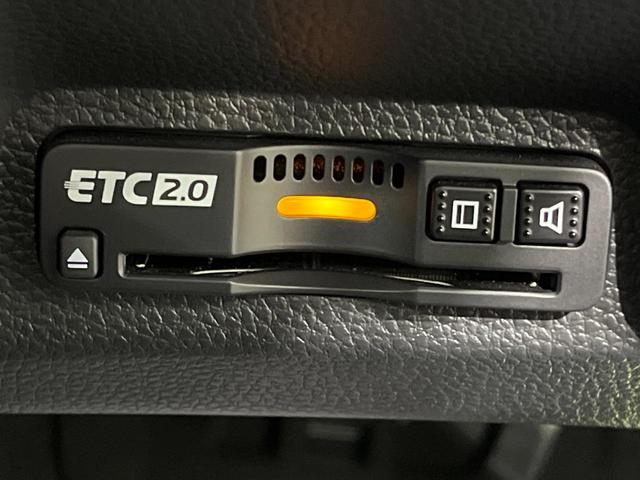 ヴェゼル ｅ：ＨＥＶ　Ｚ　純正９型ナビ　バックカメラ　衝突被害軽減システム　禁煙車　電動リアゲート　ハーフレザーシート　コーナーセンサー　スマートキー　ＥＴＣ２．０　純正１７インチアルミ　オートハイビーム　車線逸脱警報（7枚目）