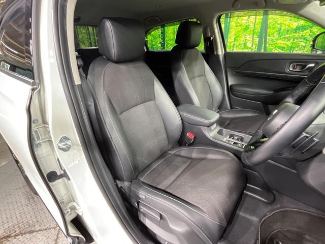 ヴェゼル ｅ：ＨＥＶ　Ｚ　純正９型ナビ　バックカメラ　衝突被害軽減システム　禁煙車　電動リアゲート　ハーフレザーシート　コーナーセンサー　スマートキー　ＥＴＣ２．０　純正１７インチアルミ　オートハイビーム　車線逸脱警報（8枚目）