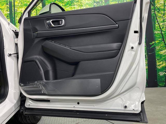 ヴェゼル ｅ：ＨＥＶ　Ｚ　純正９型ナビ　バックカメラ　衝突被害軽減システム　禁煙車　電動リアゲート　ハーフレザーシート　コーナーセンサー　スマートキー　ＥＴＣ２．０　純正１７インチアルミ　オートハイビーム　車線逸脱警報（24枚目）