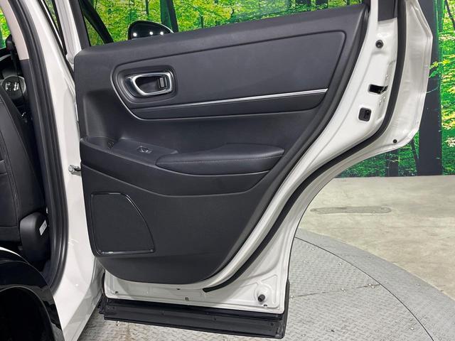 ヴェゼル ｅ：ＨＥＶ　Ｚ　純正９型ナビ　バックカメラ　衝突被害軽減システム　禁煙車　電動リアゲート　ハーフレザーシート　コーナーセンサー　スマートキー　ＥＴＣ２．０　純正１７インチアルミ　オートハイビーム　車線逸脱警報（25枚目）