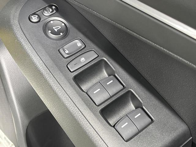 ヴェゼル ｅ：ＨＥＶ　Ｚ　純正９型ナビ　バックカメラ　衝突被害軽減システム　禁煙車　電動リアゲート　ハーフレザーシート　コーナーセンサー　スマートキー　ＥＴＣ２．０　純正１７インチアルミ　オートハイビーム　車線逸脱警報（36枚目）