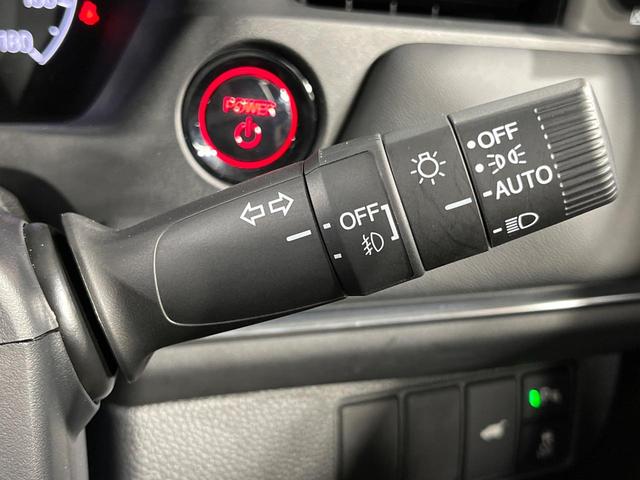 ヴェゼル ｅ：ＨＥＶ　Ｚ　純正９型ナビ　バックカメラ　衝突被害軽減システム　禁煙車　電動リアゲート　ハーフレザーシート　コーナーセンサー　スマートキー　ＥＴＣ２．０　純正１７インチアルミ　オートハイビーム　車線逸脱警報（39枚目）