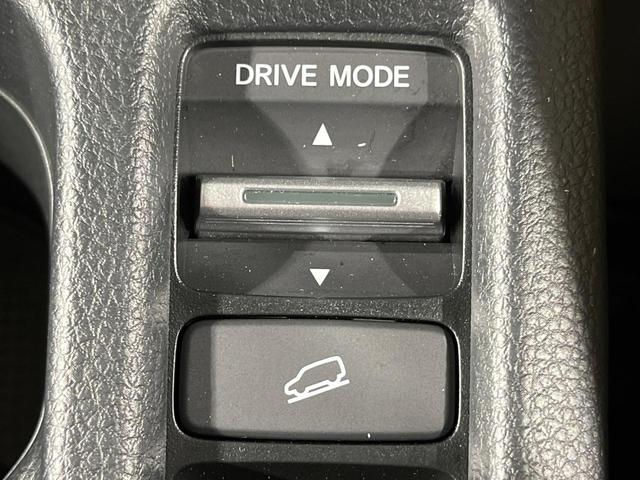 ヴェゼル ｅ：ＨＥＶ　Ｚ　純正９型ナビ　バックカメラ　衝突被害軽減システム　禁煙車　電動リアゲート　ハーフレザーシート　コーナーセンサー　スマートキー　ＥＴＣ２．０　純正１７インチアルミ　オートハイビーム　車線逸脱警報（50枚目）