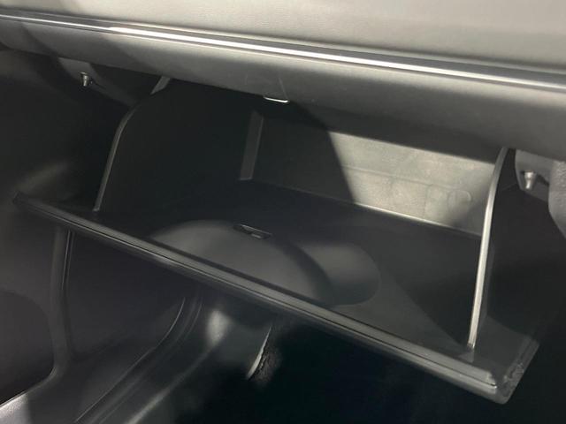 ヴェゼル ｅ：ＨＥＶ　Ｚ　純正９型ナビ　バックカメラ　衝突被害軽減システム　禁煙車　電動リアゲート　ハーフレザーシート　コーナーセンサー　スマートキー　ＥＴＣ２．０　純正１７インチアルミ　オートハイビーム　車線逸脱警報（51枚目）