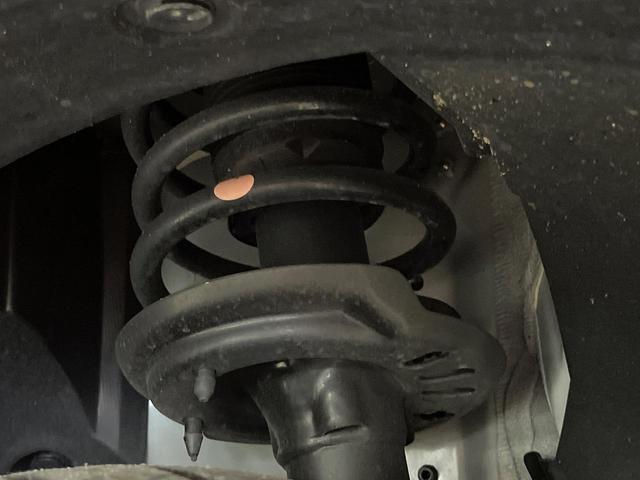 ヴェゼル ｅ：ＨＥＶ　Ｚ　純正９型ナビ　バックカメラ　衝突被害軽減システム　禁煙車　電動リアゲート　ハーフレザーシート　コーナーセンサー　スマートキー　ＥＴＣ２．０　純正１７インチアルミ　オートハイビーム　車線逸脱警報（54枚目）