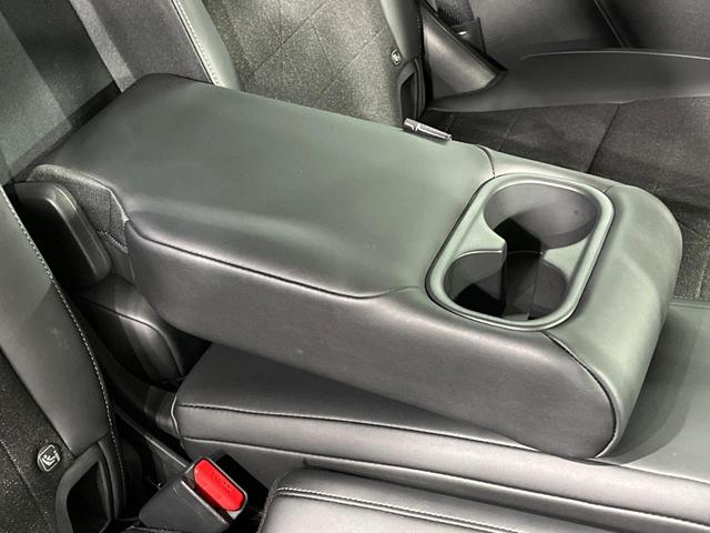 ヴェゼル ｅ：ＨＥＶ　Ｚ　純正９型ナビ　バックカメラ　衝突被害軽減システム　禁煙車　電動リアゲート　ハーフレザーシート　コーナーセンサー　スマートキー　ＥＴＣ２．０　純正１７インチアルミ　オートハイビーム　車線逸脱警報（66枚目）