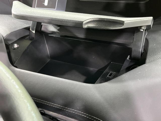 セレナ ハイウェイスター　ＶセレクションＩＩ　両側電動ドア　ＳＤナビ　後席モニター　全周囲カメラ　衝突被害軽減システム　レーダークルーズ　禁煙車　ドラレコ　コーナーセンサー　スマートキー　ＬＥＤヘッド　ＥＴＣ　純正１６インチアルミ　オートライト（30枚目）