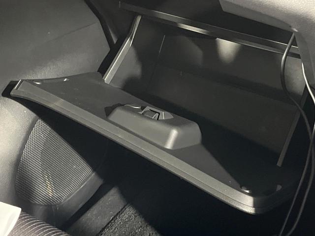 セレナ ハイウェイスター　ＶセレクションＩＩ　両側電動ドア　ＳＤナビ　後席モニター　全周囲カメラ　衝突被害軽減システム　レーダークルーズ　禁煙車　ドラレコ　コーナーセンサー　スマートキー　ＬＥＤヘッド　ＥＴＣ　純正１６インチアルミ　オートライト（51枚目）