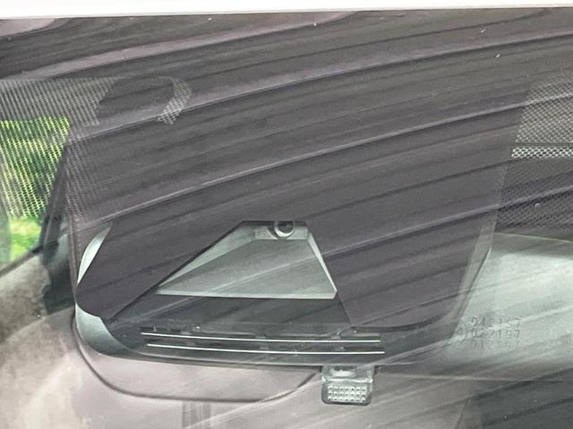 ヤリスクロス ハイブリッドＺ　全周囲カメラ　衝突軽減　レーダークルーズ　禁煙車　純正８インチディスプレイオーディオ　ハーフレザーシート　パワーシート　ドラレコ　コーナーセンサー　スマートキー　ＥＴＣ　ＡｐｐｌｅＣａｒｐｌａｙ（6枚目）