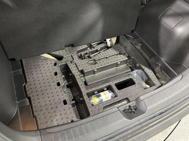 ノート X 禁煙車 メーカー9インチナビ 衝突軽減 コーナーセンサー フルセグ Bluetooth ETC スマートキー オートエアコン 電動格納ミラー プライバシーガラス 盗難防止システム(50枚目)