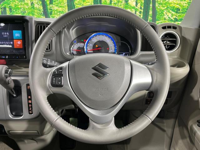 �C���e���A�ɍ��킹���f�U�C���̃X�e�A�����O�́A�^�]�������̂��Ƃ��l���A�^�]���₷���`��A�傫���ł��B�����x�A���ۂɐG���Ă��m���߂��������B