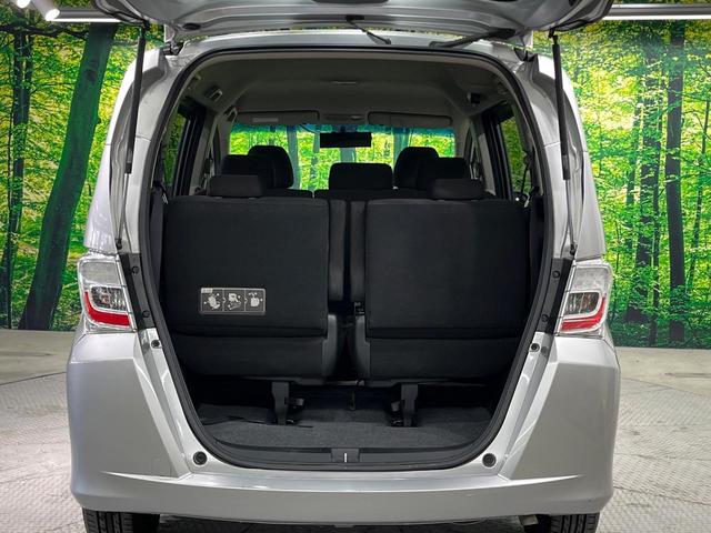 フリード Ｇ　ジャストセレクション　純正ナビ　電動スライドドア　禁煙車　ドラレコ　スマートキー　ビルトインＥＴＣ　オートエアコン　ＣＤ　ＤＶＤ再生　地デジ（11枚目）