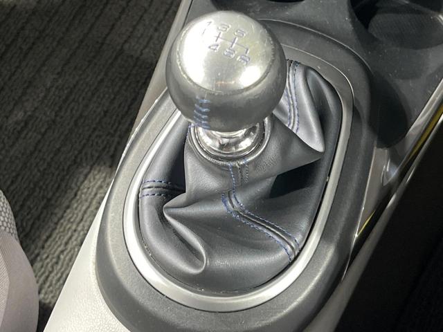 ＣＲ－Ｚ α　６速ＭＴ　純正ナビ　バックカメラ　禁煙車　ＨＩＤヘッド　ビルトインＥＴＣ　クルコン　純正１６インチアルミ　オートエアコン　Ｂｌｕｅｔｏｏｔｈ　ＣＤ　ＤＶＤ再生　地デジ（5枚目）