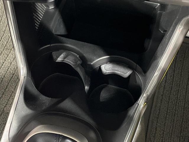 ＣＲ－Ｚ α　６速ＭＴ　純正ナビ　バックカメラ　禁煙車　ＨＩＤヘッド　ビルトインＥＴＣ　クルコン　純正１６インチアルミ　オートエアコン　Ｂｌｕｅｔｏｏｔｈ　ＣＤ　ＤＶＤ再生　地デジ（34枚目）