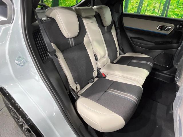 ヴェゼル ｅ：ＨＥＶ　Ｚ・ＰＬａＹパッケージ　登録済未使用車　ガラスルーフ　全周囲カメラ　衝突被害軽減システム　ハーフレザーシート　コーナーセンサー　スマートキー　ＬＥＤヘッド　純正１８インチアルミ　車線逸脱警報　オートライト　デュアルエアコン（9枚目）