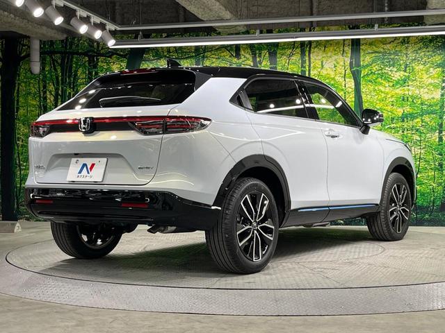 ヴェゼル ｅ：ＨＥＶ　Ｚ・ＰＬａＹパッケージ　登録済未使用車　ガラスルーフ　全周囲カメラ　衝突被害軽減システム　ハーフレザーシート　コーナーセンサー　スマートキー　ＬＥＤヘッド　純正１８インチアルミ　車線逸脱警報　オートライト　デュアルエアコン（17枚目）