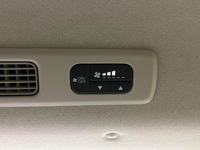 フリード ｅ：ＨＥＶエアー　ＥＸ　登録済未使用車　両側電動ドア　衝突被害軽減システム　コーナーセンサー　スマートキー　ＬＥＤヘッド　純正１５インチアルミ　車線逸脱警報　オートライト　オートエアコン（47枚目）