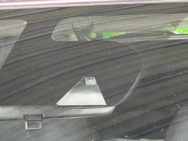 �y�G�}�[�W�F���V�[�u���[�L�z���s���ɑO���̎ԗ�����F�����A�Փ˂������Ȏ��͌x��ƃu���[�L�ŏՓˉ���Ɣ�Q�y�����A�V�X�g�B�����S�Ƀh���C�u�����y���݂��������܂��B