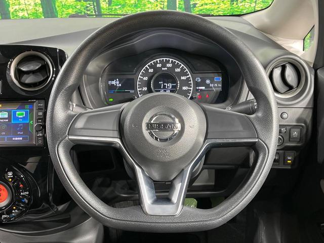 �C���e���A�ɍ��킹���f�U�C���̃X�e�A�����O�́A�^�]�������̂��Ƃ��l���A�^�]���₷���`��A�傫���ł��B�����x�A���ۂɐG���Ă��m���߂��������B