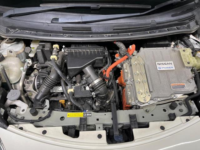 ノート ｅ－パワーニスモ　純正ＳＤナビ　全周囲カメラ　衝突被害軽減システム　禁煙車　ドラレコ　コーナーセンサー　スマートキー　ＬＥＤヘッド　ＥＴＣ　純正１６インチアルミ　車線逸脱警報　オートライト　オートエアコン（18枚目）