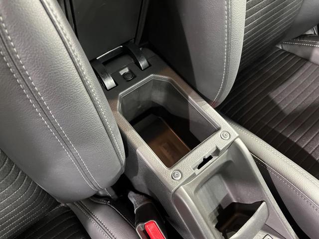 フロンクス ベースグレード　全周囲カメラ　衝突被害軽減システム　レーダークルーズ　禁煙車　ハーフレザーシート　コーナーセンサー　スマートキー　ＬＥＤヘッド　ＥＴＣ　純正１６インチアルミ　オートライト　オートエアコン（52枚目）