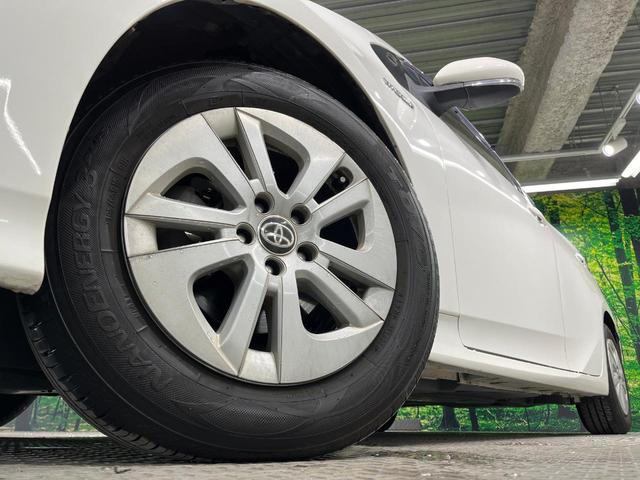プリウス Ｓ　純正ＳＤナビ　バックカメラ　衝突被害軽減システム　レーダークルーズ　禁煙車　スマートキー　ＬＥＤヘッド　ＥＴＣ　純正１５インチアルミ　車線逸脱警報　オートライト　オートエアコン　ＣＤ　ＤＶＤ再生（13枚目）