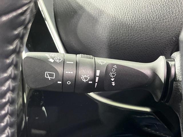 プリウス Ｓ　純正ＳＤナビ　バックカメラ　衝突被害軽減システム　レーダークルーズ　禁煙車　スマートキー　ＬＥＤヘッド　ＥＴＣ　純正１５インチアルミ　車線逸脱警報　オートライト　オートエアコン　ＣＤ　ＤＶＤ再生（27枚目）