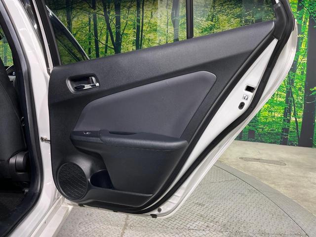 プリウス Ｓ　純正ＳＤナビ　バックカメラ　衝突被害軽減システム　レーダークルーズ　禁煙車　スマートキー　ＬＥＤヘッド　ＥＴＣ　純正１５インチアルミ　車線逸脱警報　オートライト　オートエアコン　ＣＤ　ＤＶＤ再生（41枚目）