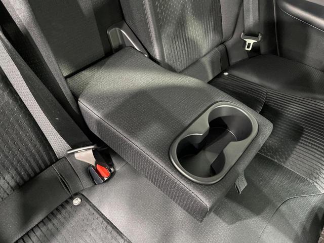 プリウス Ｓ　純正ＳＤナビ　バックカメラ　衝突被害軽減システム　レーダークルーズ　禁煙車　スマートキー　ＬＥＤヘッド　ＥＴＣ　純正１５インチアルミ　車線逸脱警報　オートライト　オートエアコン　ＣＤ　ＤＶＤ再生（55枚目）