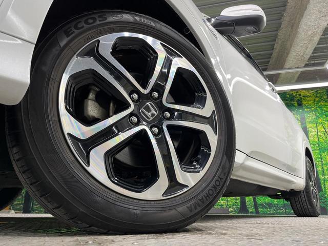 ヴェゼル ハイブリッドＺ　純正ＳＤナビ　バックカメラ　衝突被害軽減システム　ハーフレザーシート　スマートキー　ＬＥＤヘッド　ＥＴＣ　クルコン　純正１７インチアルミ　オートライト　オートエアコン　Ｂｌｕｅｔｏｏｔｈ　ＣＤ（13枚目）